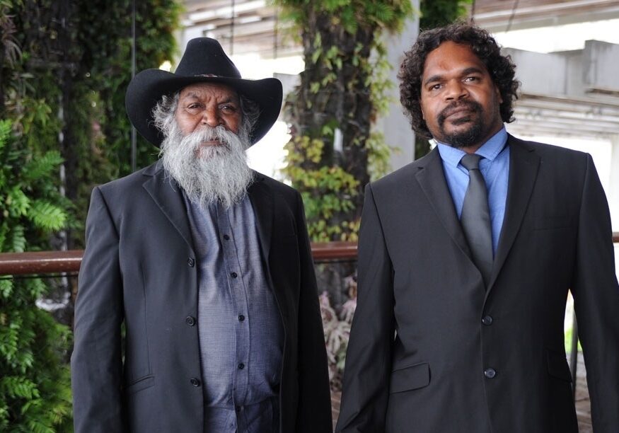 Warlimpirrgna Tjapaltjarri & Matthew West visiting artists in USA